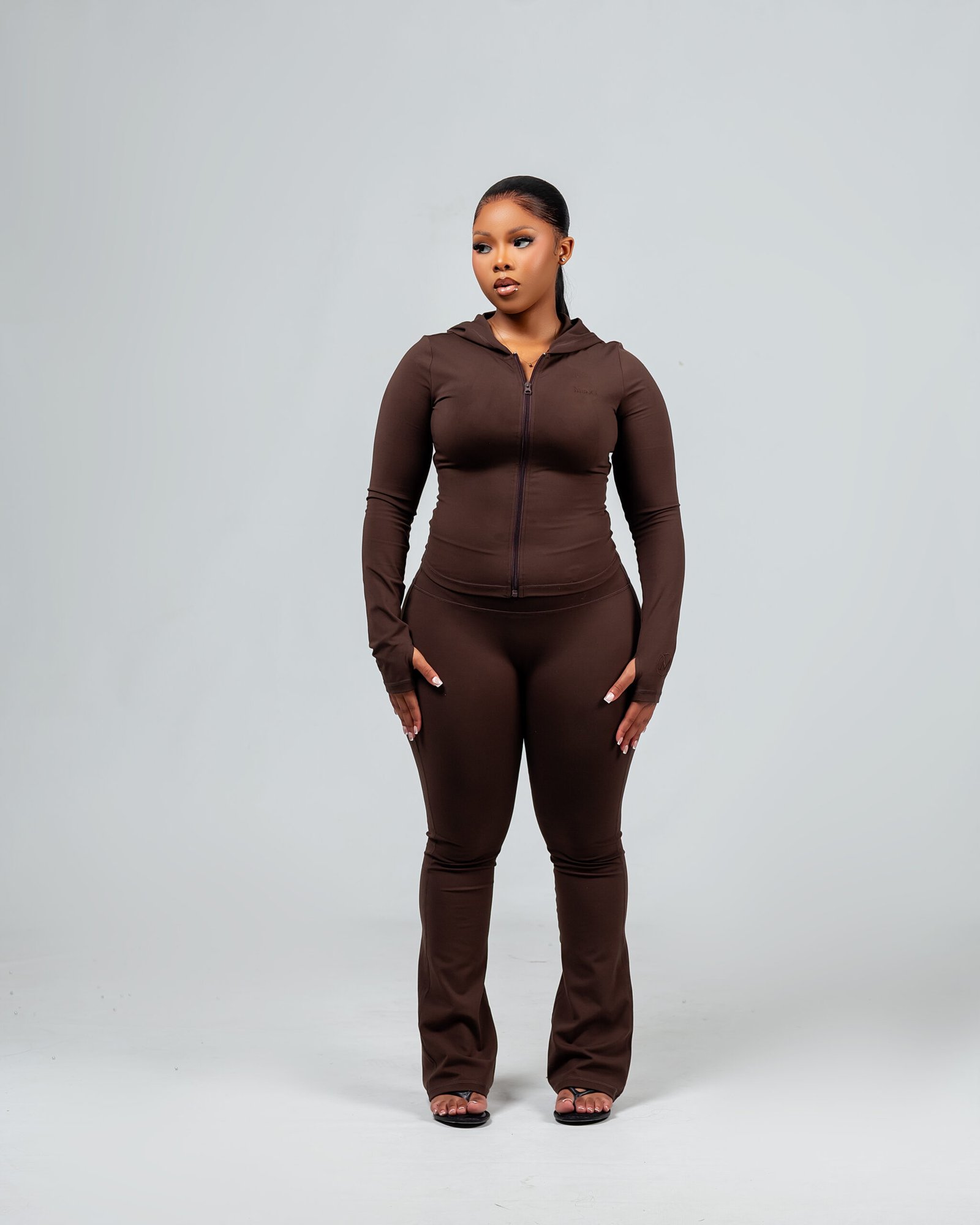 MINOKU Krevè — Breathable hooded athleisure set with tapered bottoms.